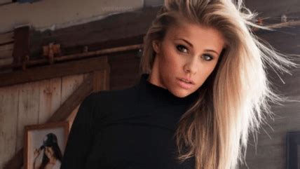 UFC Star Paige VanZant Keeps Sharing Clever Nude Photos On。